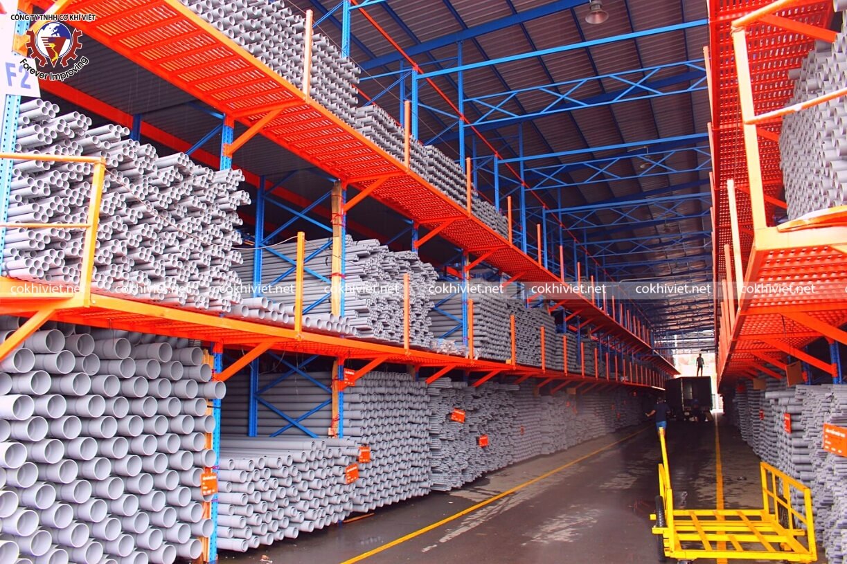 Kệ chứa hàng ngoài trời chứa nhựa